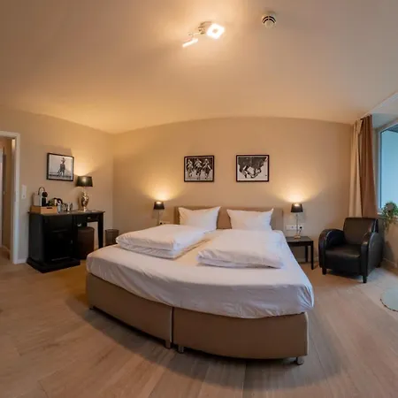 Готель Flora & Fauna (adults Only) 3*